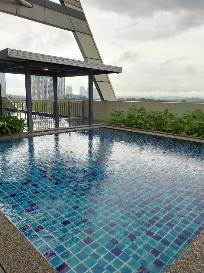 D Bunga مسلم Pool View Legoland Nusajaya